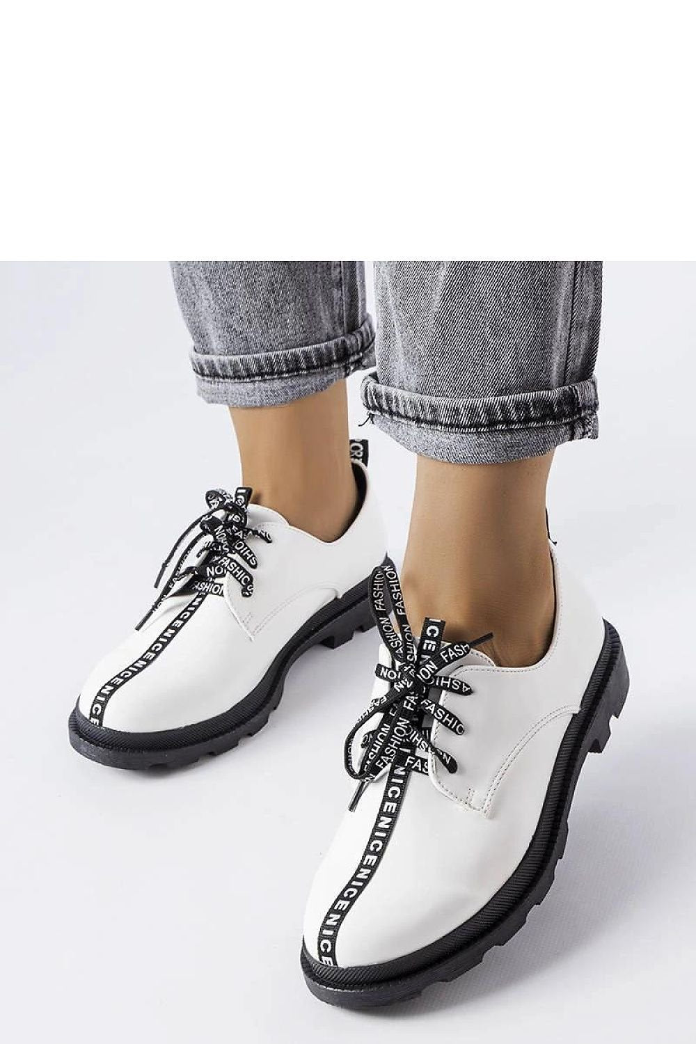  Low Shoes model 207078 Solea 
